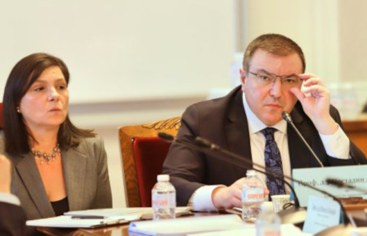 ГЕРБ и ДПС бламираха бюджета на НЗОК. Ето защо.