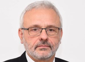 Уволняват шефа на ИАМН?