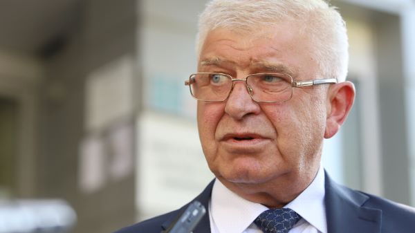 Ананиев напомни Нинова да спазва противоепидемични мерки на Бузлуджа
