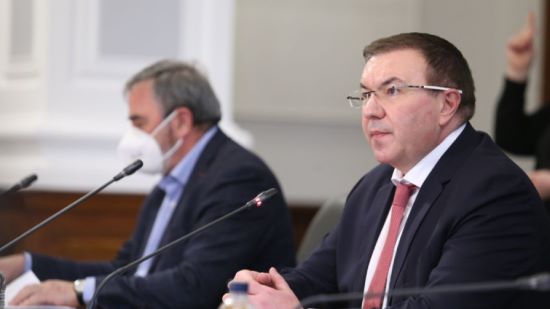 Министър Ангелов: Третата вълна не прилича по нищо на втората
