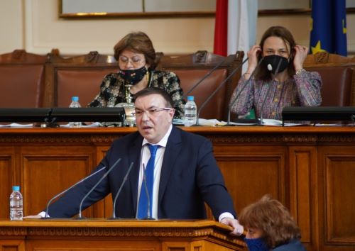 Проф. Ангелов от парламента: Къде бяхте всички вие по време на втората вълна, когато нямахме въздух в болниците